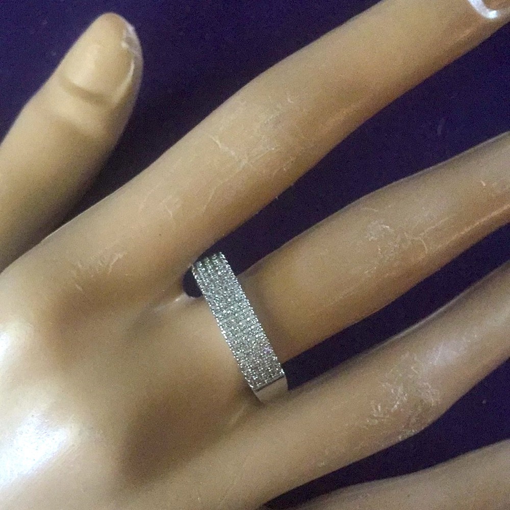 NEW Pretty white sapphire band SS 925